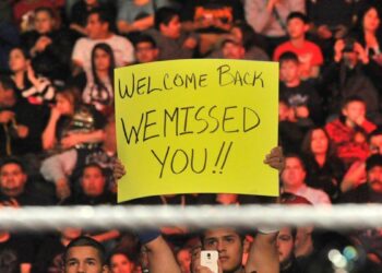 WWE welcomes back WWE Universe to SmackDown